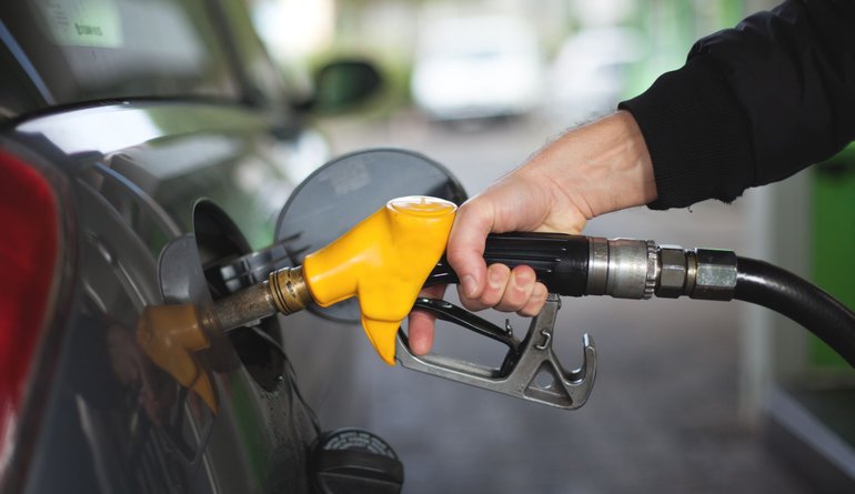 Person filling up a car with petrol
